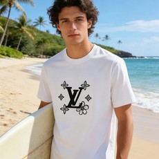 🐴《路易威登 LV》VIP高级定制! 2026春夏季新款短袖。这款T恤是夏季男装系列新品,采用丝光工艺进 🐴《路易威登 LV》VIP高级定制! 2026春夏季新款短袖。这款T恤是夏季男装系列新品,采用丝光工艺进