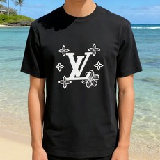 🐴《路易威登 LV》VIP高级定制! 2026春夏季新款短袖。这款T恤是夏季男装系列新品,采用丝光工艺进 🐴《路易威登 LV》VIP高级定制! 2026春夏季新款短袖。这款T恤是夏季男装系列新品,采用丝光工艺进