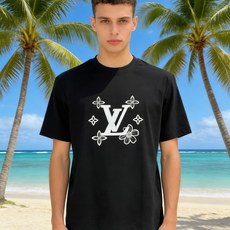 🐴《路易威登 LV》VIP高级定制! 2026春夏季新款短袖。这款T恤是夏季男装系列新品,采用丝光工艺进 🐴《路易威登 LV》VIP高级定制! 2026春夏季新款短袖。这款T恤是夏季男装系列新品,采用丝光工艺进