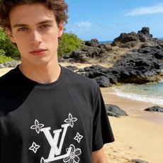 🐴《路易威登 LV》VIP高级定制! 2026春夏季新款短袖。这款T恤是夏季男装系列新品,采用丝光工艺进 🐴《路易威登 LV》VIP高级定制! 2026春夏季新款短袖。这款T恤是夏季男装系列新品,采用丝光工艺进