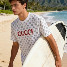 🐴《古奇 GUCCI》VIP高级定制! 2026春夏季新款短袖。这款T恤是夏季男装系列新品,采用丝光工艺 🐴《古奇 GUCCI》VIP高级定制! 2026春夏季新款短袖。这款T恤是夏季男装系列新品,采用丝光工艺