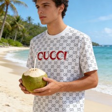 🐴《古奇 GUCCI》VIP高级定制! 2026春夏季新款短袖。这款T恤是夏季男装系列新品,采用丝光工艺 🐴《古奇 GUCCI》VIP高级定制! 2026春夏季新款短袖。这款T恤是夏季男装系列新品,采用丝光工艺