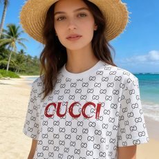 🐴《古奇 GUCCI》VIP高级定制! 2026春夏季新款短袖。这款T恤是夏季男装系列新品,采用丝光工艺 🐴《古奇 GUCCI》VIP高级定制! 2026春夏季新款短袖。这款T恤是夏季男装系列新品,采用丝光工艺