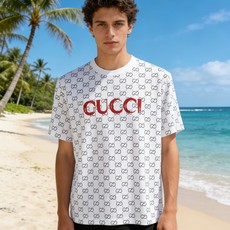 🐴《古奇 GUCCI》VIP高级定制! 2026春夏季新款短袖。这款T恤是夏季男装系列新品,采用丝光工艺 🐴《古奇 GUCCI》VIP高级定制! 2026春夏季新款短袖。这款T恤是夏季男装系列新品,采用丝光工艺