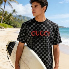 🐴《古奇 GUCCI》VIP高级定制! 2026春夏季新款短袖。这款T恤是夏季男装系列新品,采用丝光工艺 🐴《古奇 GUCCI》VIP高级定制! 2026春夏季新款短袖。这款T恤是夏季男装系列新品,采用丝光工艺
