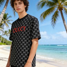 🐴《古奇 GUCCI》VIP高级定制! 2026春夏季新款短袖。这款T恤是夏季男装系列新品,采用丝光工艺 🐴《古奇 GUCCI》VIP高级定制! 2026春夏季新款短袖。这款T恤是夏季男装系列新品,采用丝光工艺