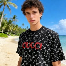 🐴《古奇 GUCCI》VIP高级定制! 2026春夏季新款短袖。这款T恤是夏季男装系列新品,采用丝光工艺 🐴《古奇 GUCCI》VIP高级定制! 2026春夏季新款短袖。这款T恤是夏季男装系列新品,采用丝光工艺
