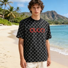 🐴《古奇 GUCCI》VIP高级定制! 2026春夏季新款短袖。这款T恤是夏季男装系列新品,采用丝光工艺 🐴《古奇 GUCCI》VIP高级定制! 2026春夏季新款短袖。这款T恤是夏季男装系列新品,采用丝光工艺