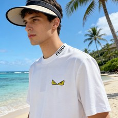 🐴《芬迪 FENDI》VIP高级定制! 2026春夏季新款短袖。这款T恤是夏季男装系列新品,采用丝光工艺 🐴《芬迪 FENDI》VIP高级定制! 2026春夏季新款短袖。这款T恤是夏季男装系列新品,采用丝光工艺
