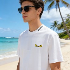 🐴《芬迪 FENDI》VIP高级定制! 2026春夏季新款短袖。这款T恤是夏季男装系列新品,采用丝光工艺 🐴《芬迪 FENDI》VIP高级定制! 2026春夏季新款短袖。这款T恤是夏季男装系列新品,采用丝光工艺