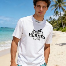 🐴《爱马仕 HERMES》VIP高级定制! 2026春夏季新款短袖。这款T恤是夏季男装系列新品,采用丝光 🐴《爱马仕 HERMES》VIP高级定制! 2026春夏季新款短袖。这款T恤是夏季男装系列新品,采用丝光