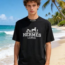 🐴《爱马仕 HERMES》VIP高级定制! 2026春夏季新款短袖。这款T恤是夏季男装系列新品,采用丝光 🐴《爱马仕 HERMES》VIP高级定制! 2026春夏季新款短袖。这款T恤是夏季男装系列新品,采用丝光