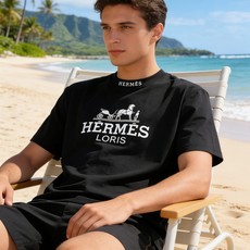 🐴《爱马仕 HERMES》VIP高级定制! 2026春夏季新款短袖。这款T恤是夏季男装系列新品,采用丝光 🐴《爱马仕 HERMES》VIP高级定制! 2026春夏季新款短袖。这款T恤是夏季男装系列新品,采用丝光