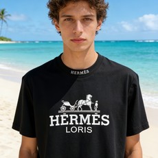 🐴《爱马仕 HERMES》VIP高级定制! 2026春夏季新款短袖。这款T恤是夏季男装系列新品,采用丝光 🐴《爱马仕 HERMES》VIP高级定制! 2026春夏季新款短袖。这款T恤是夏季男装系列新品,采用丝光