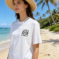 🐴《罗意威 LOEWE》VIP高级定制! 2026春夏季新款短袖。这款T恤是夏季男装系列新品,采用丝光工 🐴《罗意威 LOEWE》VIP高级定制! 2026春夏季新款短袖。这款T恤是夏季男装系列新品,采用丝光工