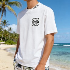 🐴《罗意威 LOEWE》VIP高级定制! 2026春夏季新款短袖。这款T恤是夏季男装系列新品,采用丝光工 🐴《罗意威 LOEWE》VIP高级定制! 2026春夏季新款短袖。这款T恤是夏季男装系列新品,采用丝光工