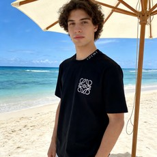 🐴《罗意威 LOEWE》VIP高级定制! 2026春夏季新款短袖。这款T恤是夏季男装系列新品,采用丝光工 🐴《罗意威 LOEWE》VIP高级定制! 2026春夏季新款短袖。这款T恤是夏季男装系列新品,采用丝光工