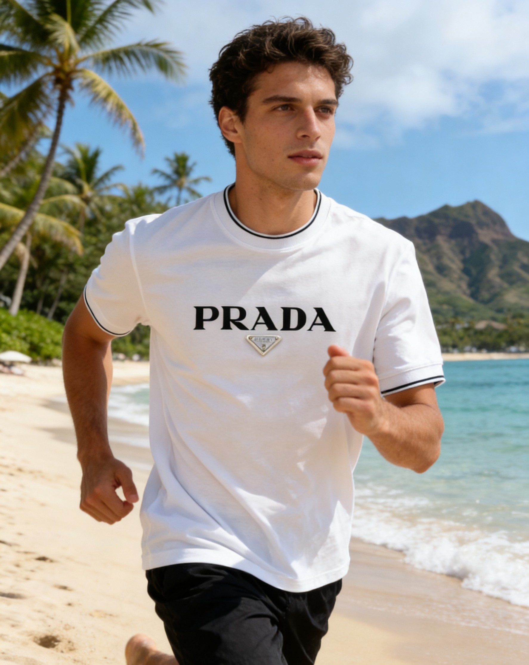 🐴《普拉达 PRADA》VIP高级定制！ 2026春夏季新款短袖。这款T恤是夏季男装系列新品，采用丝光工