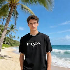🐴《普拉达 PRADA》VIP高级定制! 2026春夏季新款短袖。这款T恤是夏季男装系列新品,采用丝光工 🐴《普拉达 PRADA》VIP高级定制! 2026春夏季新款短袖。这款T恤是夏季男装系列新品,采用丝光工