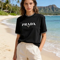 🐴《普拉达 PRADA》VIP高级定制! 2026春夏季新款短袖。这款T恤是夏季男装系列新品,采用丝光工 🐴《普拉达 PRADA》VIP高级定制! 2026春夏季新款短袖。这款T恤是夏季男装系列新品,采用丝光工