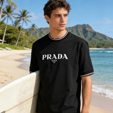 🐴《普拉达 PRADA》VIP高级定制! 2026春夏季新款短袖。这款T恤是夏季男装系列新品,采用丝光工 🐴《普拉达 PRADA》VIP高级定制! 2026春夏季新款短袖。这款T恤是夏季男装系列新品,采用丝光工