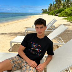 🐴《巴宝莉 Burberry》VIP高级定制! 2026春夏季新款短袖。这款T恤是夏季男装系列新品,采用 🐴《巴宝莉 Burberry》VIP高级定制! 2026春夏季新款短袖。这款T恤是夏季男装系列新品,采用