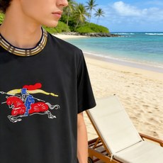 🐴《巴宝莉 Burberry》VIP高级定制! 2026春夏季新款短袖。这款T恤是夏季男装系列新品,采用 🐴《巴宝莉 Burberry》VIP高级定制! 2026春夏季新款短袖。这款T恤是夏季男装系列新品,采用