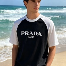 🐴《普拉达 PRADA》VIP高级定制! 2026春夏季新款短袖。这款T恤是夏季男装系列新品,采用丝光工 🐴《普拉达 PRADA》VIP高级定制! 2026春夏季新款短袖。这款T恤是夏季男装系列新品,采用丝光工