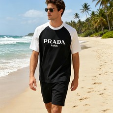 🐴《普拉达 PRADA》VIP高级定制! 2026春夏季新款短袖。这款T恤是夏季男装系列新品,采用丝光工 🐴《普拉达 PRADA》VIP高级定制! 2026春夏季新款短袖。这款T恤是夏季男装系列新品,采用丝光工