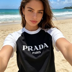 🐴《普拉达 PRADA》VIP高级定制! 2026春夏季新款短袖。这款T恤是夏季男装系列新品,采用丝光工 🐴《普拉达 PRADA》VIP高级定制! 2026春夏季新款短袖。这款T恤是夏季男装系列新品,采用丝光工