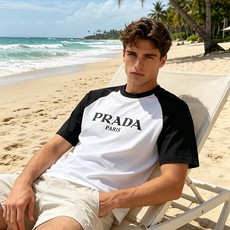 🐴《普拉达 PRADA》VIP高级定制! 2026春夏季新款短袖。这款T恤是夏季男装系列新品,采用丝光工 🐴《普拉达 PRADA》VIP高级定制! 2026春夏季新款短袖。这款T恤是夏季男装系列新品,采用丝光工