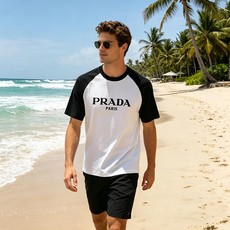 🐴《普拉达 PRADA》VIP高级定制! 2026春夏季新款短袖。这款T恤是夏季男装系列新品,采用丝光工 🐴《普拉达 PRADA》VIP高级定制! 2026春夏季新款短袖。这款T恤是夏季男装系列新品,采用丝光工