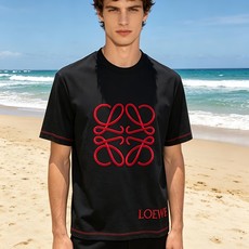 🐴《罗意威 LOEWE》VIP高级定制! 2026春夏季新款短袖。这款T恤是夏季男装系列新品,采用丝光工 🐴《罗意威 LOEWE》VIP高级定制! 2026春夏季新款短袖。这款T恤是夏季男装系列新品,采用丝光工