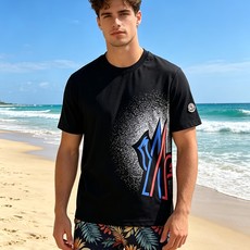 🐴《蒙口 Moncler》VIP高级定制! 2026春夏季新款短袖。这款T恤是夏季男装系列新品,采用丝光 🐴《蒙口 Moncler》VIP高级定制! 2026春夏季新款短袖。这款T恤是夏季男装系列新品,采用丝光