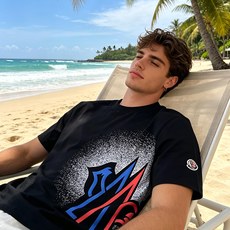 🐴《蒙口 Moncler》VIP高级定制! 2026春夏季新款短袖。这款T恤是夏季男装系列新品,采用丝光 🐴《蒙口 Moncler》VIP高级定制! 2026春夏季新款短袖。这款T恤是夏季男装系列新品,采用丝光