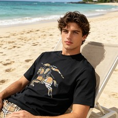 🐴《巴宝莉 Burberry》VIP高级定制! 2026春夏季新款短袖。这款T恤是夏季男装系列新品,采用 🐴《巴宝莉 Burberry》VIP高级定制! 2026春夏季新款短袖。这款T恤是夏季男装系列新品,采用