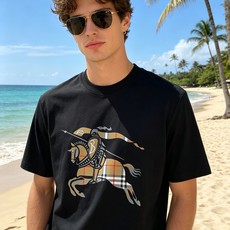 🐴《巴宝莉 Burberry》VIP高级定制! 2026春夏季新款短袖。这款T恤是夏季男装系列新品,采用 🐴《巴宝莉 Burberry》VIP高级定制! 2026春夏季新款短袖。这款T恤是夏季男装系列新品,采用
