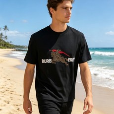🐴《巴宝莉 Burberry》VIP高级定制! 2026春夏季新款短袖。这款T恤是夏季男装系列新品,采用 🐴《巴宝莉 Burberry》VIP高级定制! 2026春夏季新款短袖。这款T恤是夏季男装系列新品,采用
