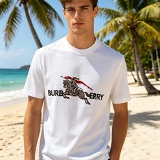 🐴《巴宝莉 Burberry》VIP高级定制! 2026春夏季新款短袖。这款T恤是夏季男装系列新品,采用 🐴《巴宝莉 Burberry》VIP高级定制! 2026春夏季新款短袖。这款T恤是夏季男装系列新品,采用