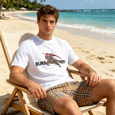 🐴《巴宝莉 Burberry》VIP高级定制! 2026春夏季新款短袖。这款T恤是夏季男装系列新品,采用 🐴《巴宝莉 Burberry》VIP高级定制! 2026春夏季新款短袖。这款T恤是夏季男装系列新品,采用