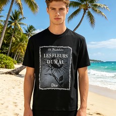 🐴《迪奥 Dior》VIP高级定制! 2026春夏季新款短袖。这款T恤是夏季男装系列新品,采用丝光工艺进 🐴《迪奥 Dior》VIP高级定制! 2026春夏季新款短袖。这款T恤是夏季男装系列新品,采用丝光工艺进