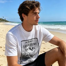 🐴《迪奥 Dior》VIP高级定制! 2026春夏季新款短袖。这款T恤是夏季男装系列新品,采用丝光工艺进 🐴《迪奥 Dior》VIP高级定制! 2026春夏季新款短袖。这款T恤是夏季男装系列新品,采用丝光工艺进
