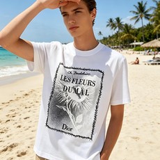 🐴《迪奥 Dior》VIP高级定制! 2026春夏季新款短袖。这款T恤是夏季男装系列新品,采用丝光工艺进 🐴《迪奥 Dior》VIP高级定制! 2026春夏季新款短袖。这款T恤是夏季男装系列新品,采用丝光工艺进