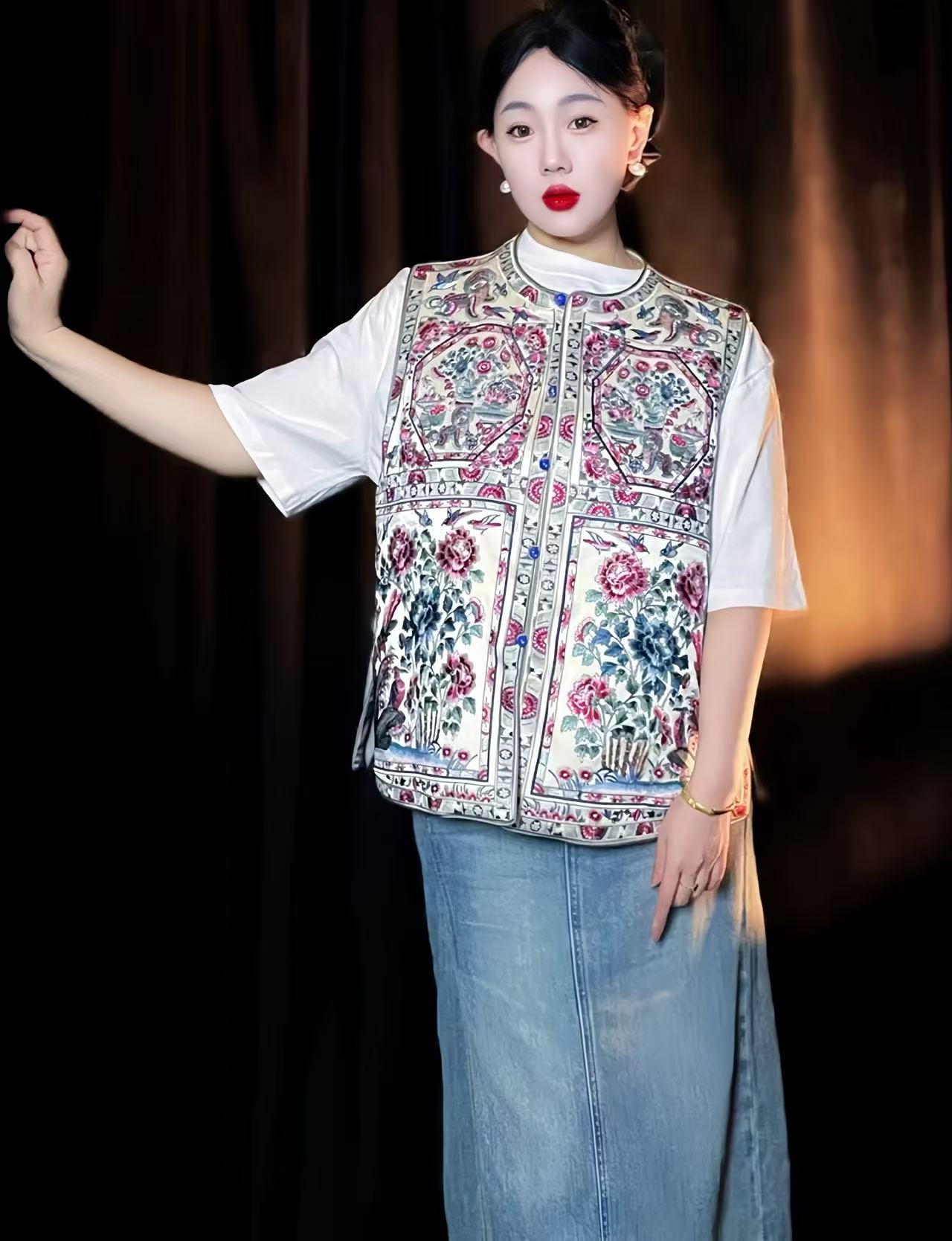 High-Quality Women’s Clothes: Embroidered Vests with High-End Details and Unique Designs - 图片 5