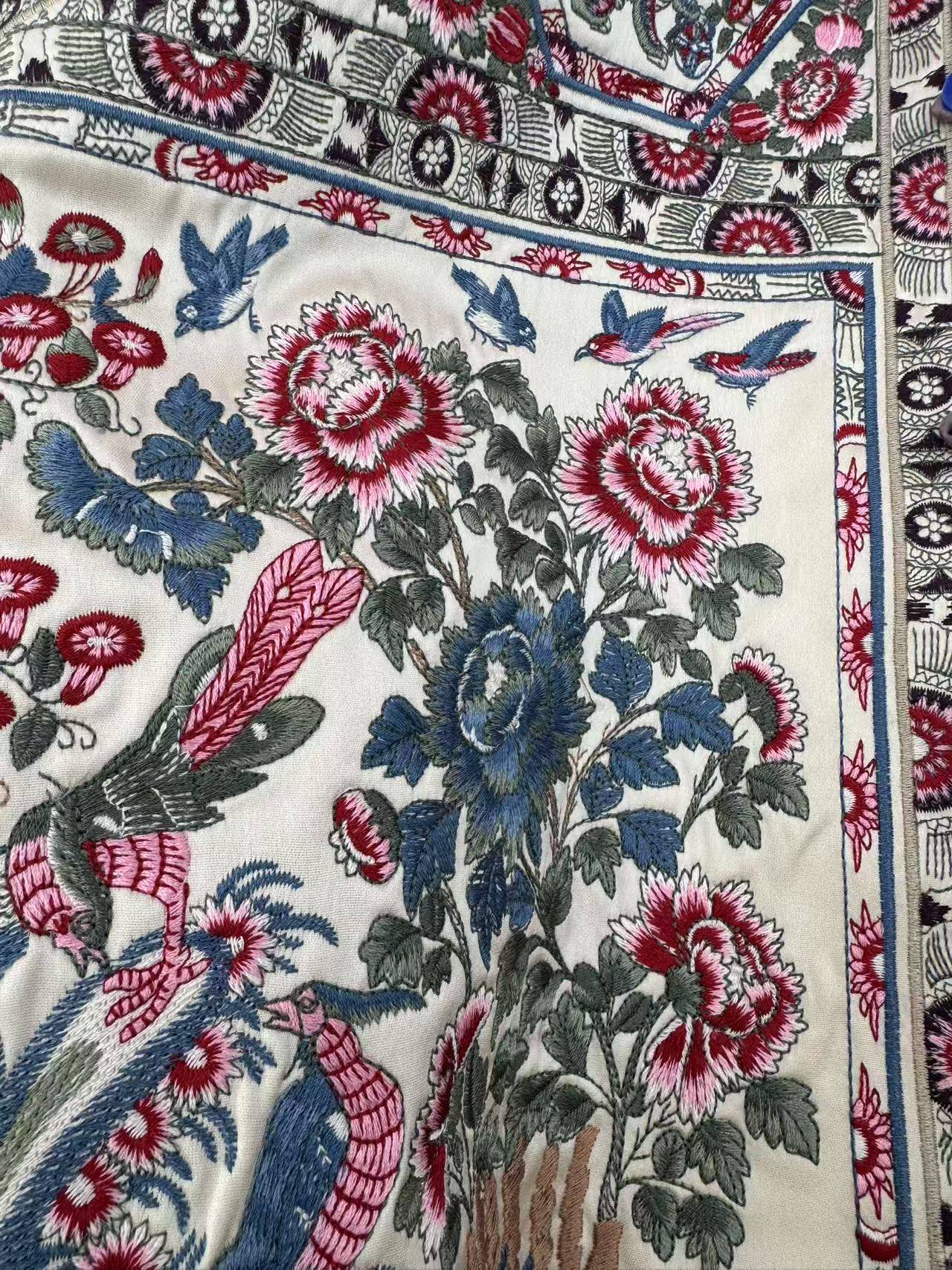 High-Quality Women’s Clothes: Embroidered Vests with High-End Details and Unique Designs - 图片 4