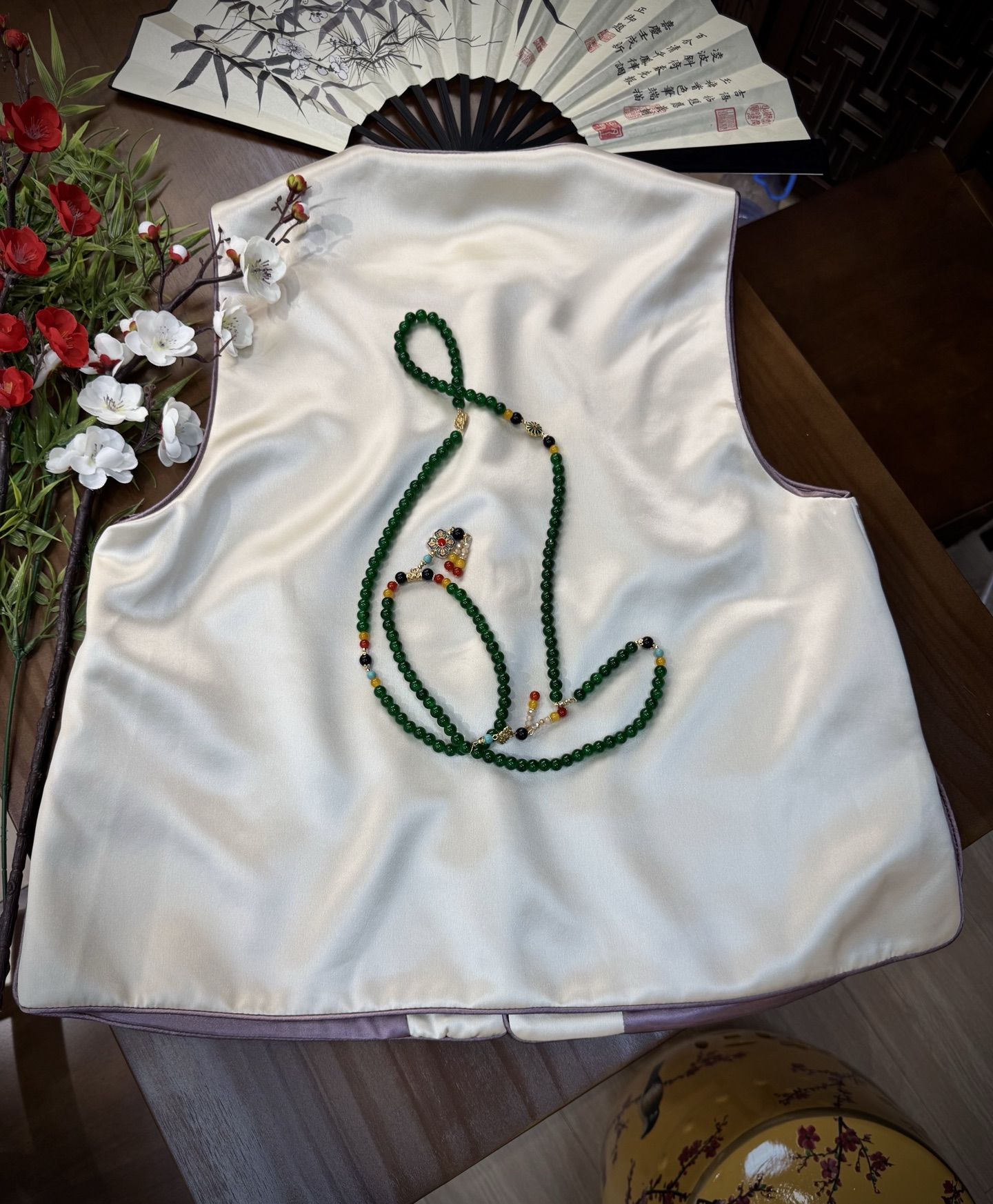 High-Quality Women’s Clothes: Embroidered Vests with High-End Details and Unique Designs - 图片 2
