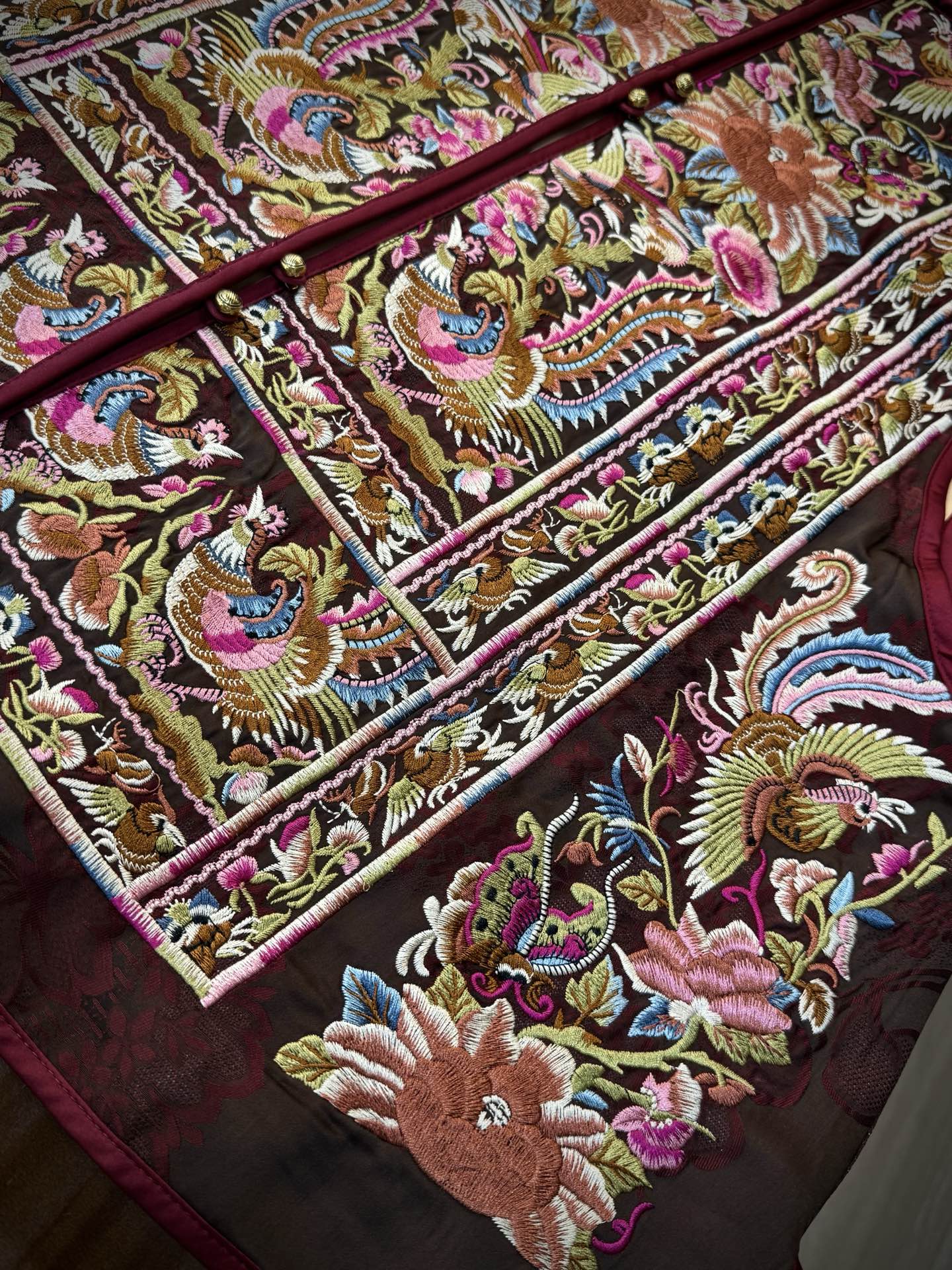 “High-End Women’s Suit with DG Embroidered Vests and Fine Details” - 图片 4