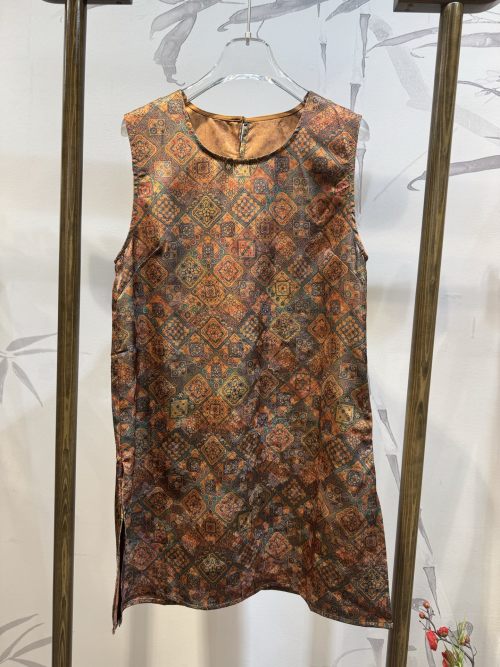 Retro Chinese Style Printed Vest Dress with Side Slits, Elegant & Chic 1 Retro Chinese Style Printed Vest Dress with Side Slits, Elegant & Chic