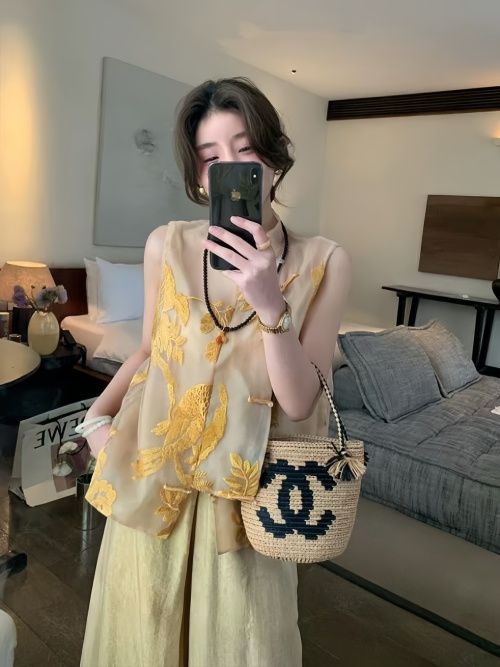 Elegant Chinese Style Embroidered Vest, Sleeveless Top with Traditional Design 1 Elegant Chinese Style Embroidered Vest, Sleeveless Top with Traditional Design