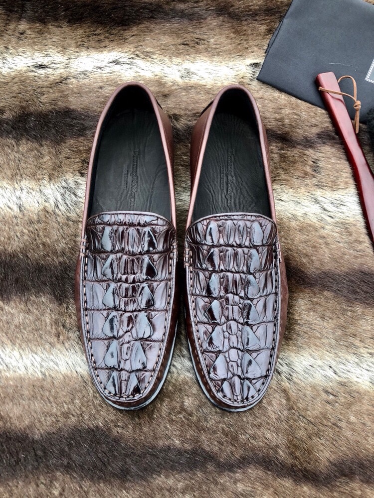 NO:533008,Batch: Zenia [All models in our bank can be replaced] Aristocratic exclusively [spot] Top [Whole pair of imported Thai Siamese crocodile] The ruthless goods are coming [Rose] [Rose] Full imported German ox inside, perfect and smooth stitching, uniform and coherent, fine craftsmanship, simple and easy to wear, soft enough to be comfortable 38/45 [Configure special maintenance oil, special towel] High-end luxury You deserve, zegna19860909批 杰尼亚【本行所有款式可换款】貴族专供【现货】顶级【整双泰国进口暹罗鳄鱼】狠货来袭 [玫瑰][玫瑰] 内里用全进口徳国胎牛 完美顺畅的车缝线 均匀连贯 工艺精细 套脚的设计简单易穿 柔软程度足以舒适 38/45【配置专用保养油 专用毛巾】高端奢侈 您值得拥有,,zegna,Men's shoes